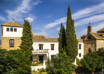 Cortijo del Marqués, entre los olivares de la sierra de Arana Cortijo del Marqués, entre los olivares de la sierra de Arana