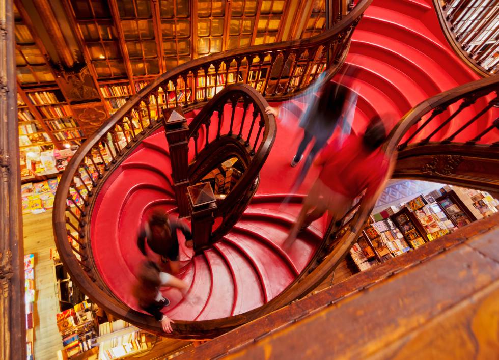 Escalera de la librería Lello & Irmão en Oporto.