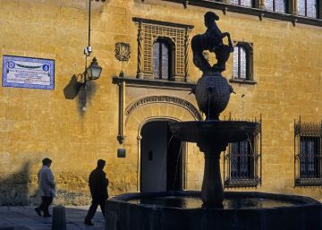 Córdoba, entre sombras y espejos Córdoba, entre sombras y espejos