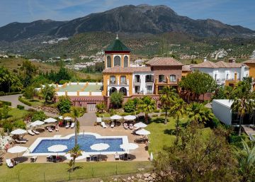 La Viñuela, jardines y terrazas al borde del agua La Viñuela, jardines y terrazas al borde del agua