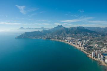 Vista de la costa alicantina desde la cima del peñón de Ifach.