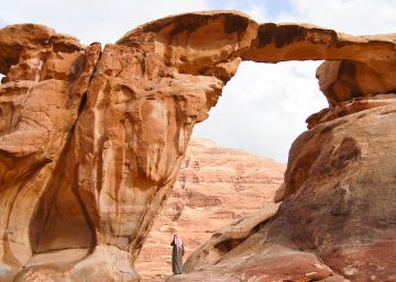 Fábulas de arenisca roja en Wadi Rum Fábulas de arenisca roja en Wadi Rum