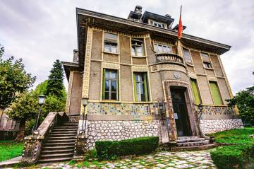 Edificio histórico de Cetinje, antigua capital de Montenegro, que acogió la embajada de Francia hasta 1916.