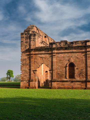 La gran iglesia de la misión jesuítica guaraní de Jesús de Tavarangué.