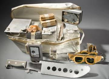 Kit de supervivencia del Apollo 11 expuesto en el Museo Nacional del Aire y del Espacio, en Washington (EE UU).