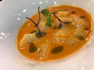 Salpicón de vieiras, un plato del restaurante Granja Elena, en Barcelona.