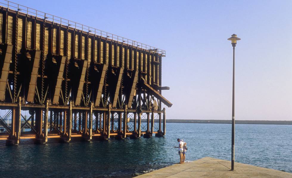 El Cable Inglés, cargadero de mineral que unía la estación con el puerto, fue terminado en 1904 y es un extraordinario ejemplo de arquitectura industrial en hierro.