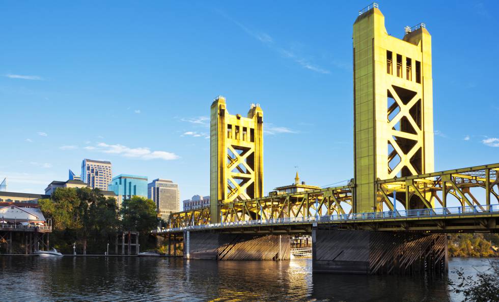 Tower Bridge, en Sacramento (California).