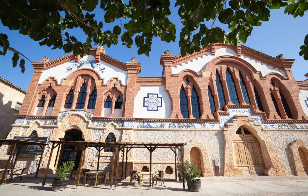 La bodega Pagos de Híbera, en un edificio modernista obra de Cèsar Martinell.