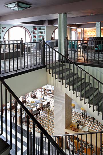 Las dos plantas del restaurante Hispania en Londres.