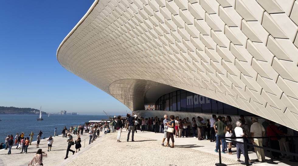 Entrada del museo MAAT, a orillas del Tejo, en Lisboa.