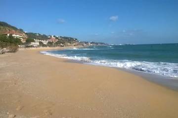 La playa de Kalima, en Caldes d’Estrac (Barcelona).