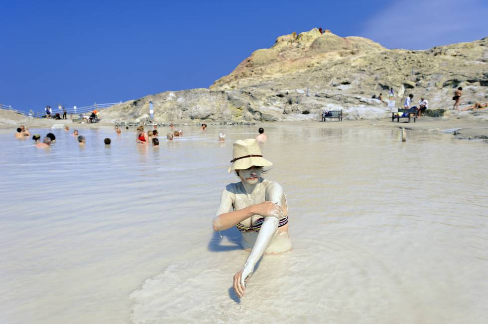 Una piscina natural en Vulcano, en el archipiélago de las Eolias (Sicilia).