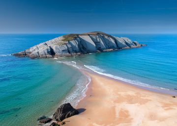 Nueve playas españolas con isla incorporada