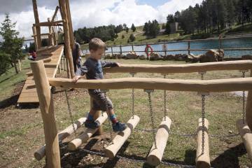 Parque infantil en la estación de La Molina (Girona),