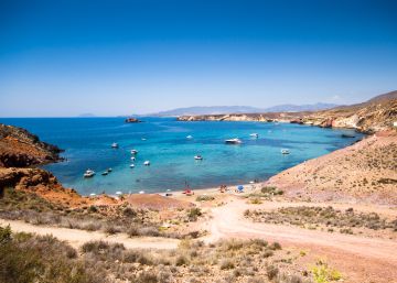 Paraísos sin conquistar en la costa murciana Paraísos sin conquistar en la costa murciana
