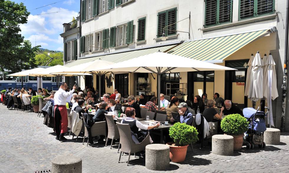 Terraza del restaurante Le Cèdre.