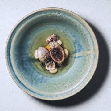 Sepionet, foie y consomé de jamón, de Nanín Pérez.