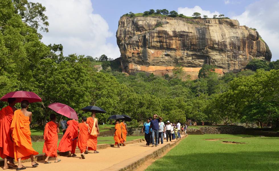 Camino de acceso a la gran roca de Sigiriya, en Sri Lanka.