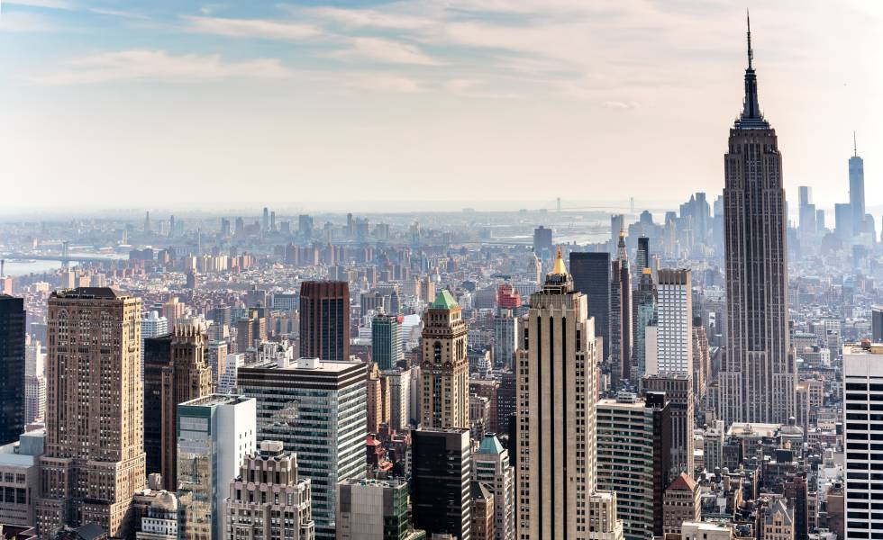 Vista del 'skyline' de Manhattan desde el mirador Top of the Rock del Rockefeller Center, en Nueva York.