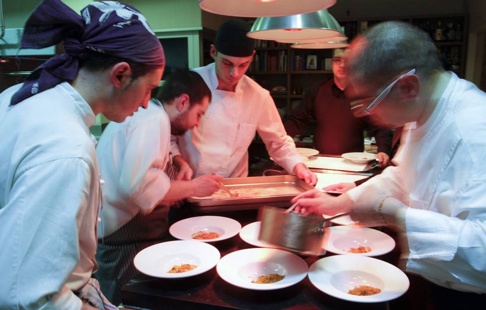 La cocina del restaurante Alejandro, en Roquetas de Mar (Almería).