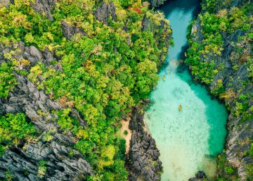 Laguna de la isla de Miniloc, en Bacuit (Palawan, Filipinas).