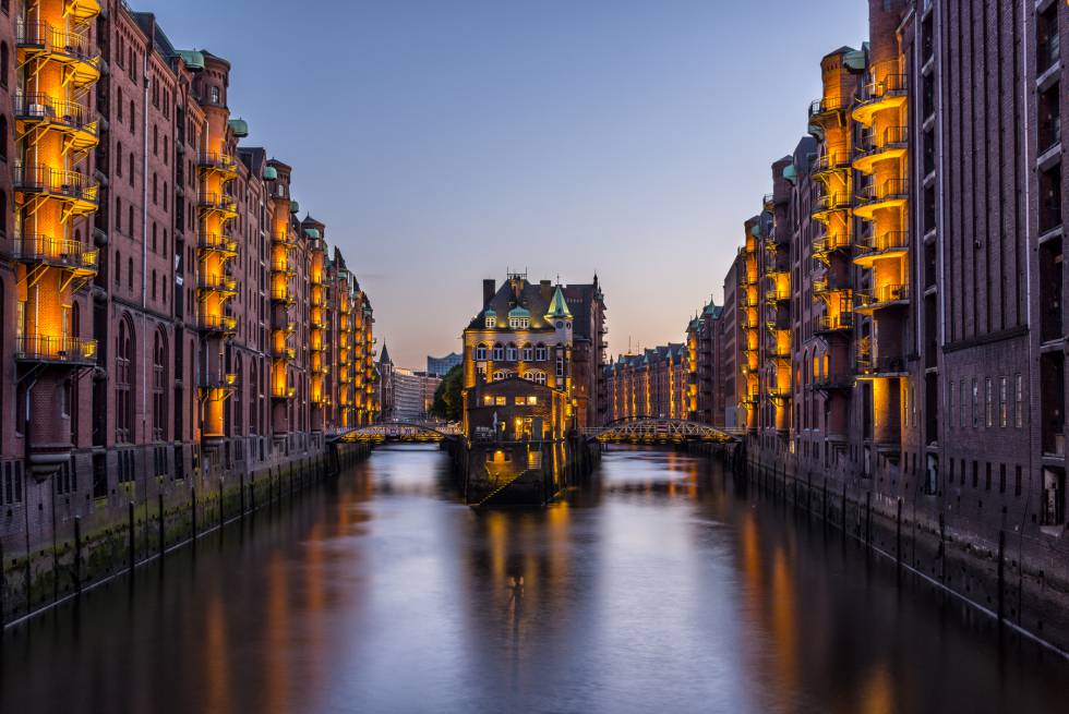 Speicherstadt, la vieja zona portuaria de Hamburgo (Alemania).