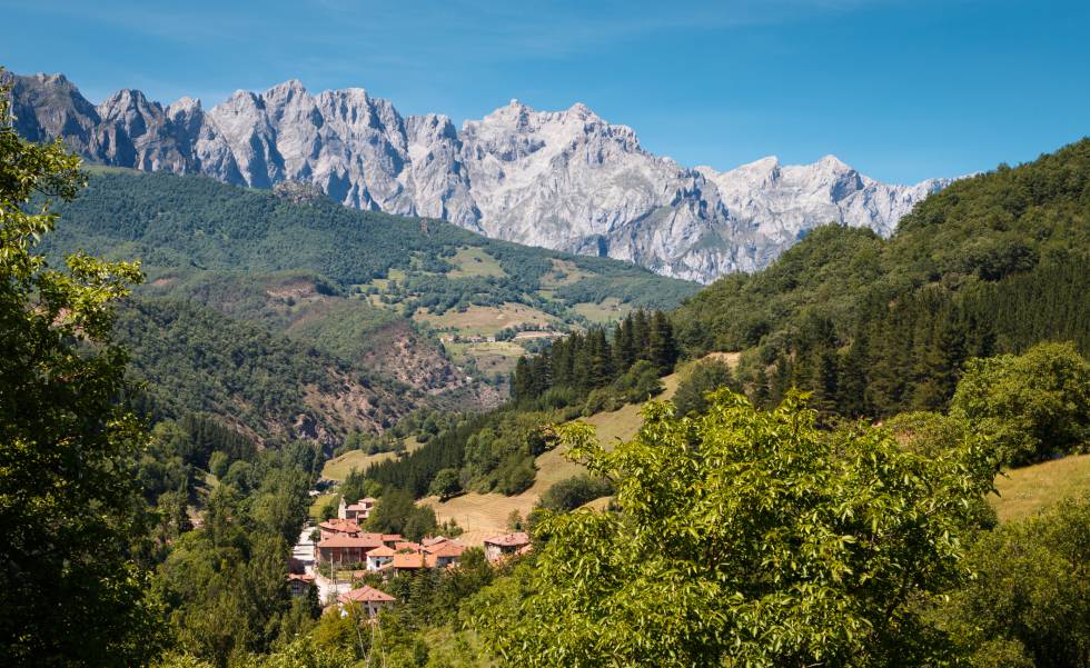 Vista del barrio de Areños, en el pueblo de Cosgaya, en la comarca de Liébana (Cantabria).