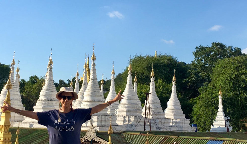 Cándida García, en la pagoda Sandamuni, en Mandalay (Birmania).