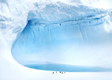 Los mil azules del hielo en la Antártida Los mil azules del hielo en la Antártida