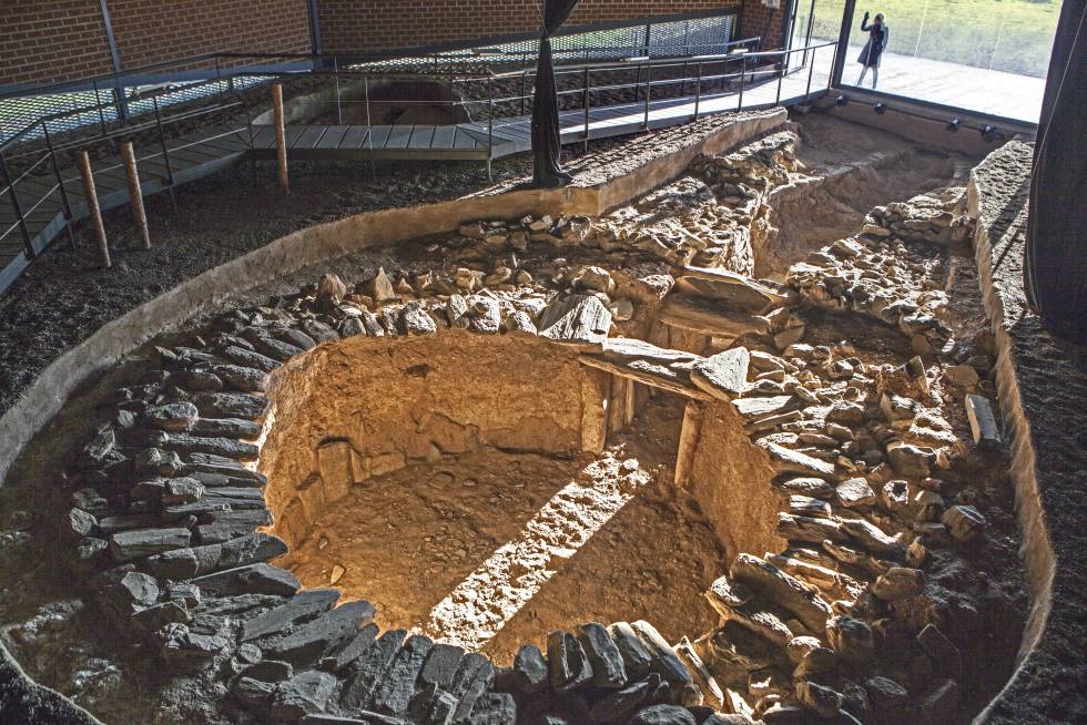 El sepulcro de Huerta Montero, de 4.650 años de antigüedad, cuenta con una cámara circular de 4,60 metros de diámetro, donde se han encontrado restos de 109 individuos.