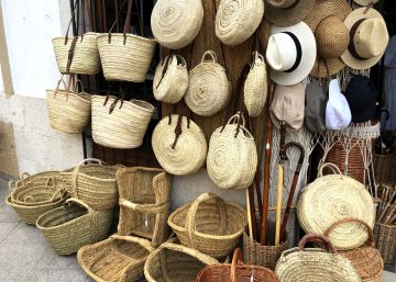 Los complementos del verano se hacen en la Costa Blanca de la Comunitat Valenciana Los complementos del verano se hacen en la Costa Blanca de la Comunitat Valenciana