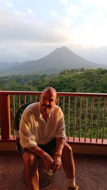 Juan Duyos, en el parque nacional del Volcán Arenal, en Costa Rica.