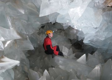 Dentro de la geoda gigante de Pulpí Dentro de la geoda gigante de Pulpí