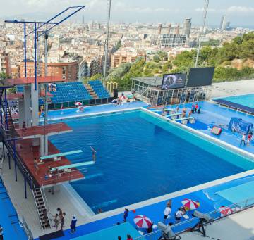 La piiscina Municipal de Montjuïc, con vistas a la ciudad de Barcelona.