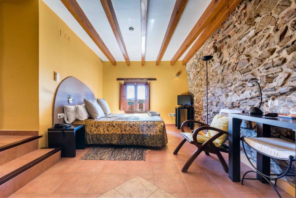 Una de sus habitaciones del hotel Cal Llop, en Gratallops.