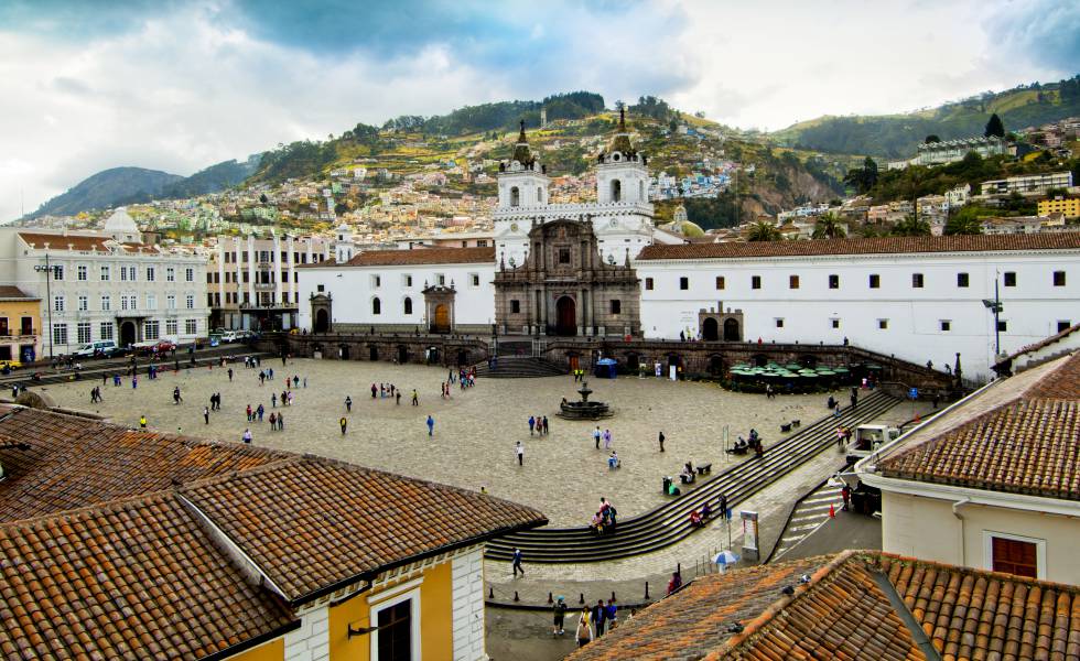 La iglesia y convento de San Francisco, del siglo XVI, en el centro histórico de Quito.