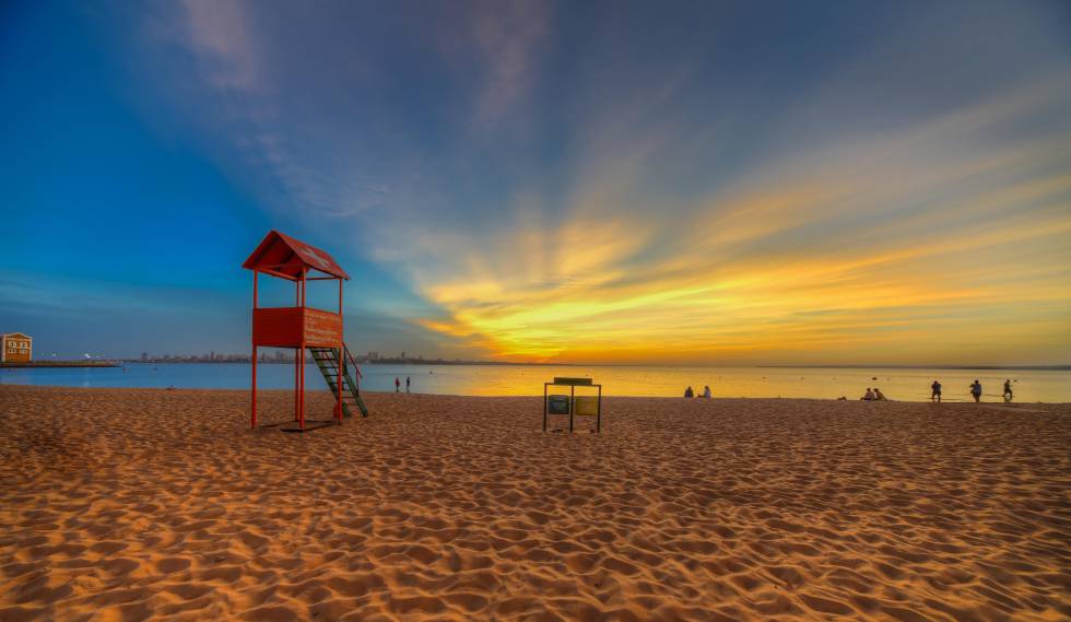 La playa San José, en el paso del río Paraná por Encarnación.