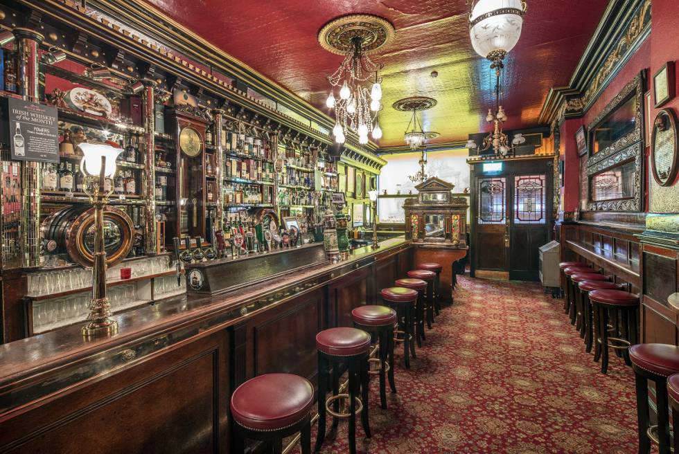 The Long Hall Pub