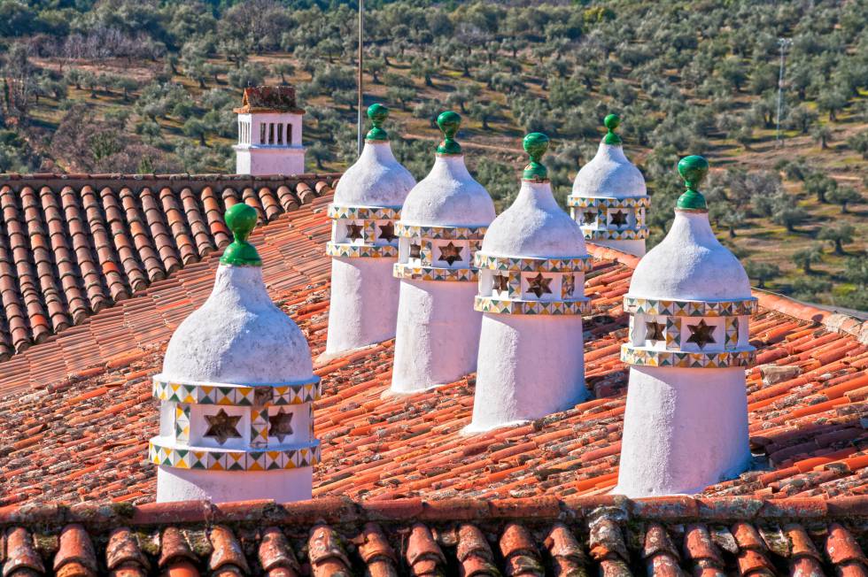 Chimeneas del parador de Guadalupe, en Cáceres.