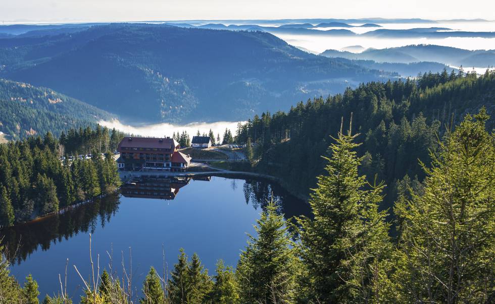 Vistas del lago Mummelsee, en la Selva Negra (Alemania).