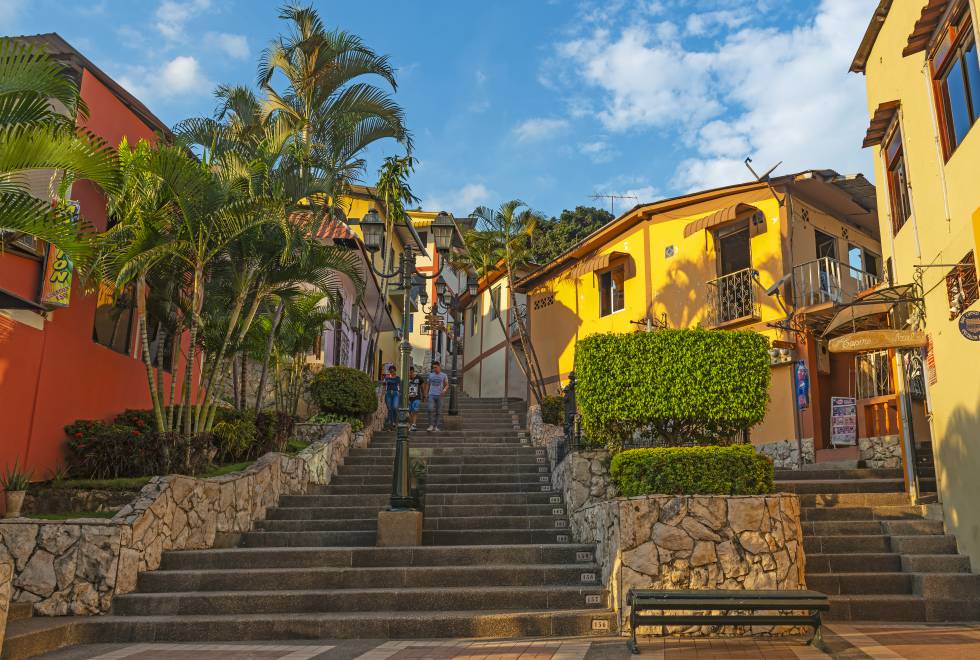 Casas de colores en el Cerro de Santa Ana, junto al barrio de Las Peñas de Guayaquil.