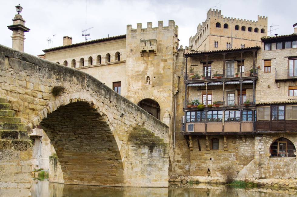 Entrada a la villa medieval de Valderrobres, en la provincia de Teruel.
