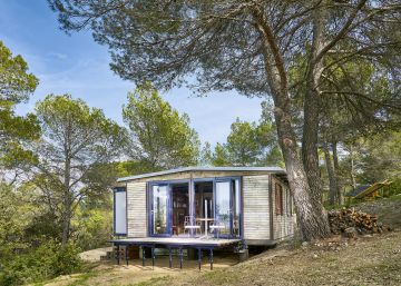 Noche entre bosques, viñedos y obras de arte Noche entre bosques, viñedos y obras de arte