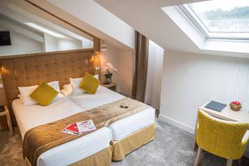 Una de las habitaciones del hotel Beauséjour, en Lourdes (Francia).