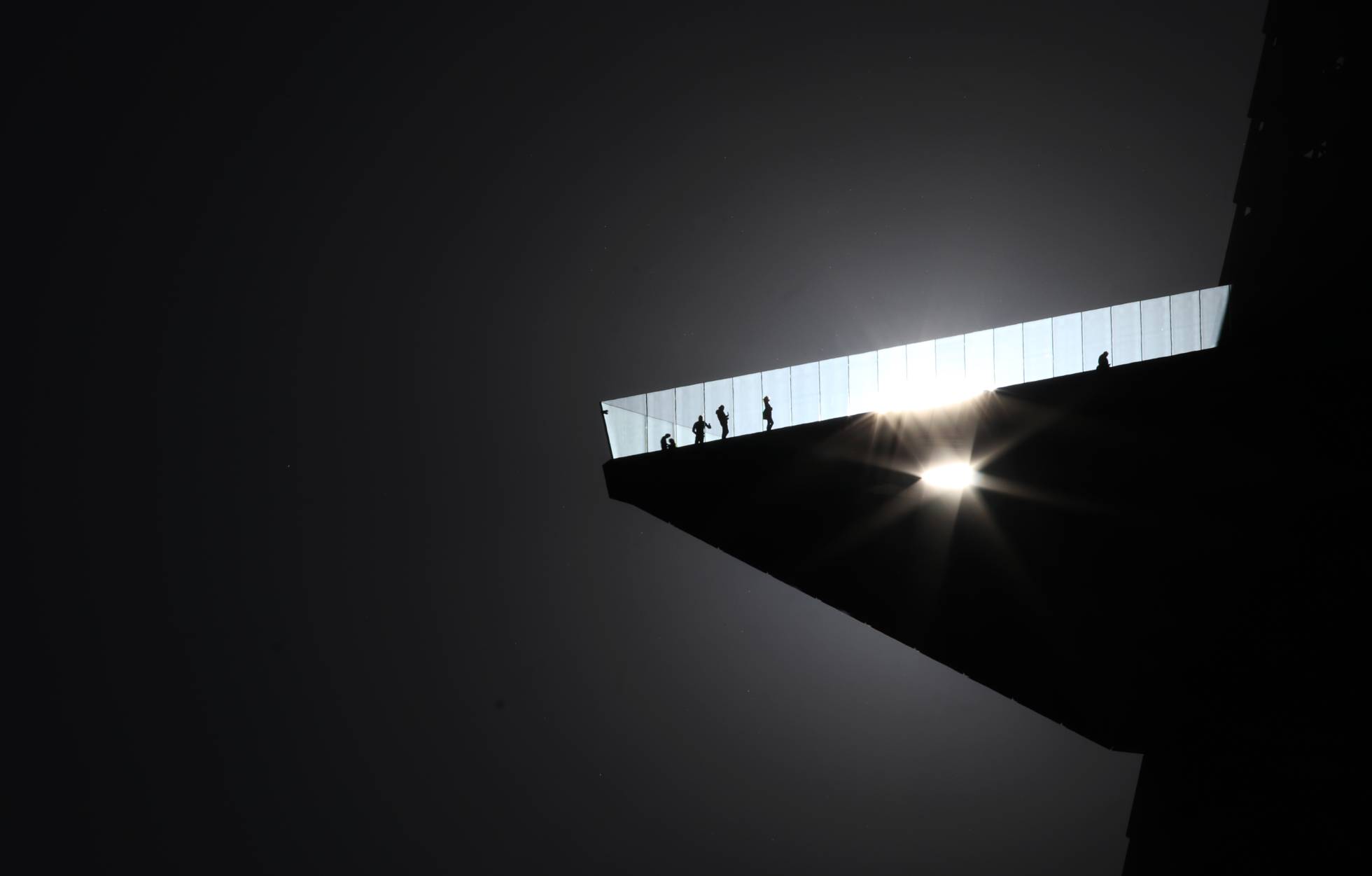 El sol atraviesa el suelo de cristal de The Edge, el nuevo mirador de Manhattan.