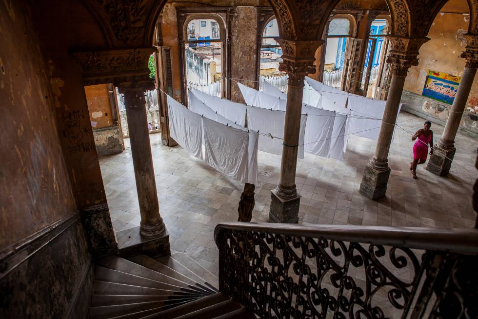 Vestíbulo del edificio donde está el restaurante La Guarida.