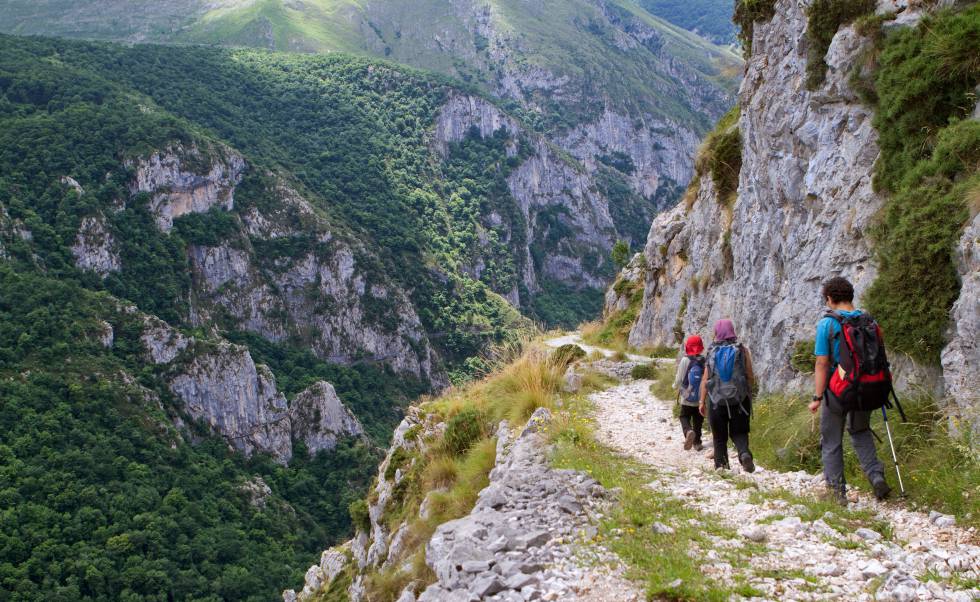Ruta de Tresviso a Urdón, en la vertiente cántabra de los Picos de Europa.