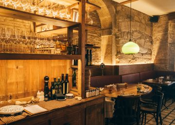 Plaça del Vi 7, recetario popular entre copas de diseño Plaça del Vi 7, recetario popular entre copas de diseño