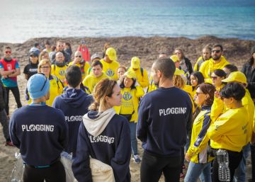 ‘Plogging’ o cómo recorrer playas y montañas con compromiso ambiental ‘Plogging’ o cómo recorrer playas y montañas con compromiso ambiental